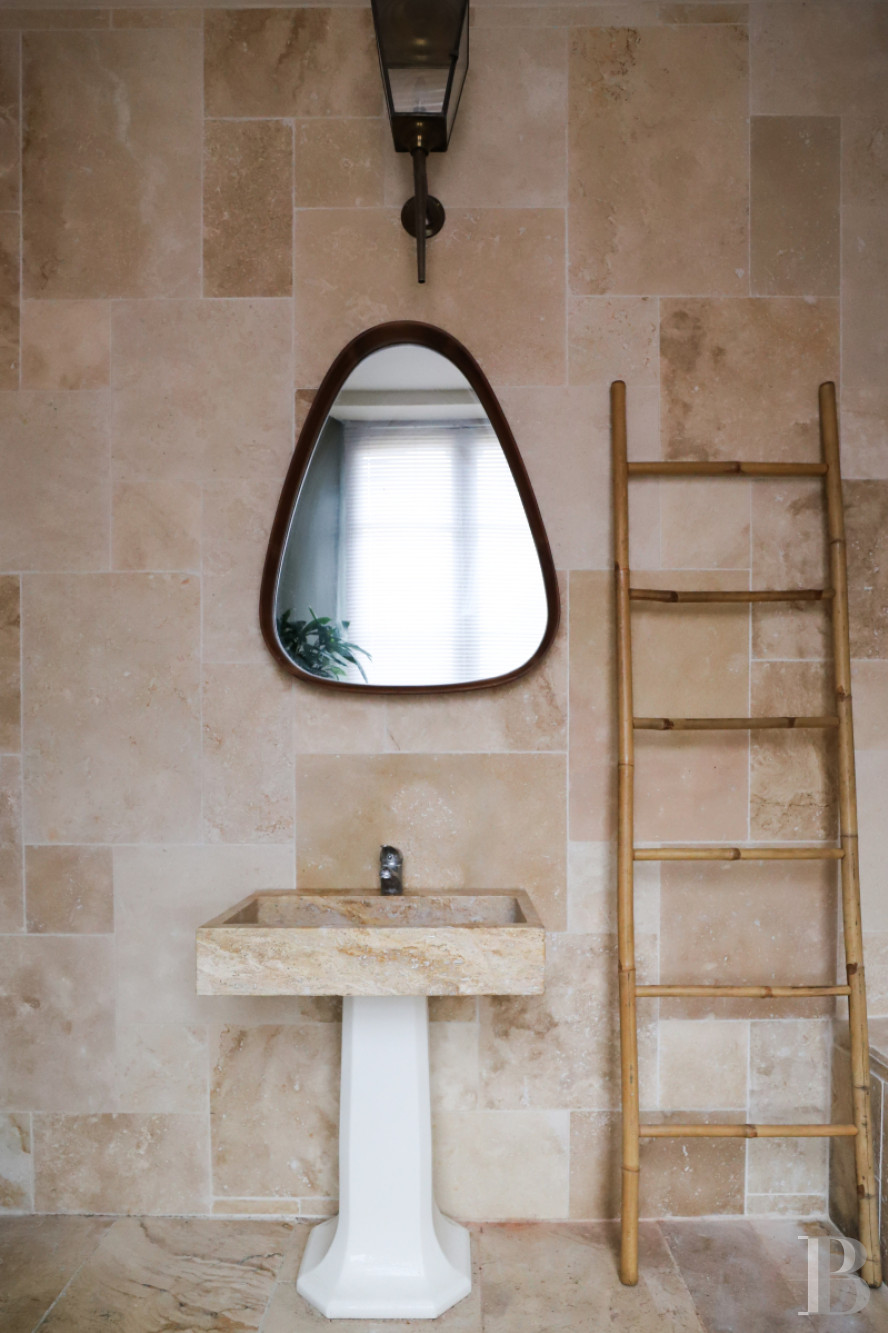 Dans le  Calvados, au pied de la  Basilique de Lisieux un manoir médiéval du 16e siècle - photo  n°26